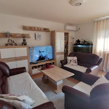 Airport Apartment Surčin Εξωτερικό φωτογραφία
